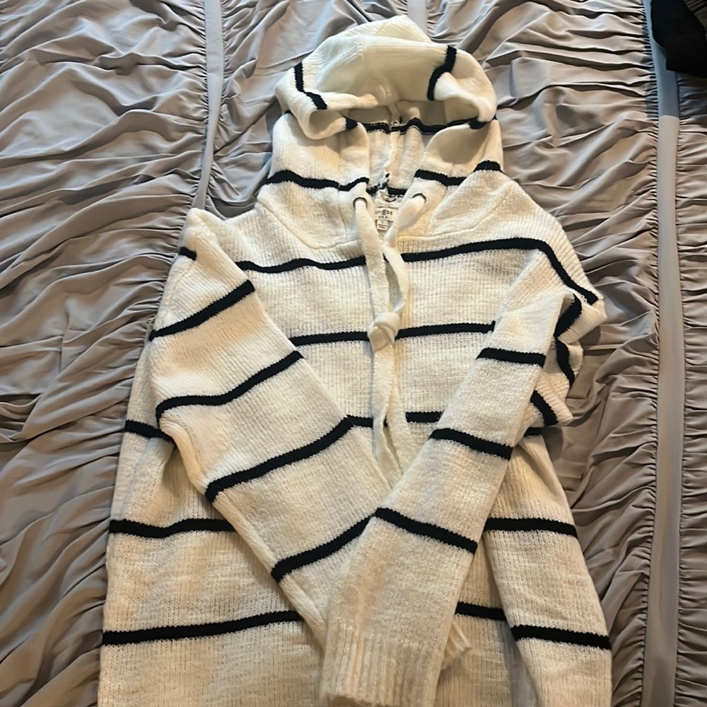 Oversized white/black striped knit hoodie